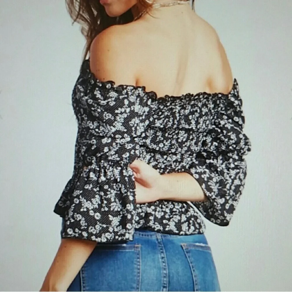 𝅺Off The Shoulder Floral Top - Picture 2 of 7